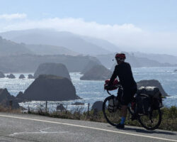 cycliste devant une vue